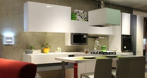 Cocina pequeña de estilo retro en colores pastel. Decoración de cocinas - Colores modernos y actuales