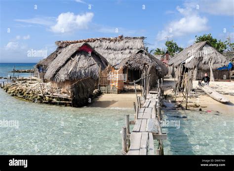 Huts On The Beach Village Of The Kuna People Nalunega San Blas