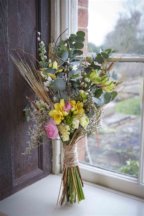 Flowers at the door 6 ewingar court helensvale gold coast, qld 4212 australia ph: March Wedding Flowers | March wedding flowers, Wedding ...