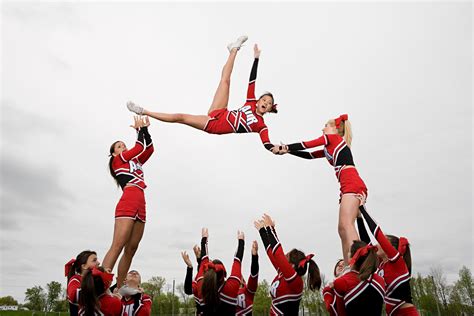 The Main Elements Of A Cheerleading Competition Routine