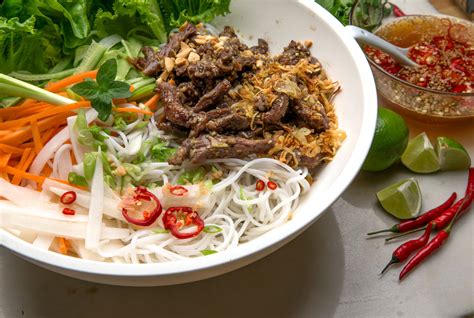 The Vietnamese Noodle Salad Known As Bun Bo Xao The New York Times