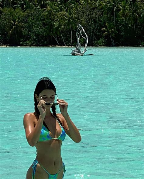 Kendall Jenner Shows Her Sexy Bikini Body 3 Photos Nude Celebrity