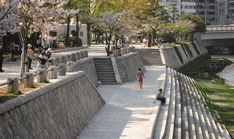 Meie veebisaidil saate kohe capsule hotel cube hiroshima soodsalt broneerida. One Day in Hiroshima, I Saw a Naked Yakuza Man at the A ...