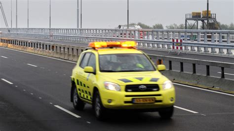 De brandweer hilversum was snel ter plekke maar kon weinig meer redden. Blauwe zwaailichten voor Rijkswaterstaat | NOS