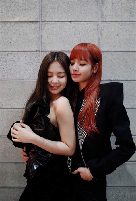 Jennie And Lisa Take Pics Together Showing Theres A Pretty Girl Next