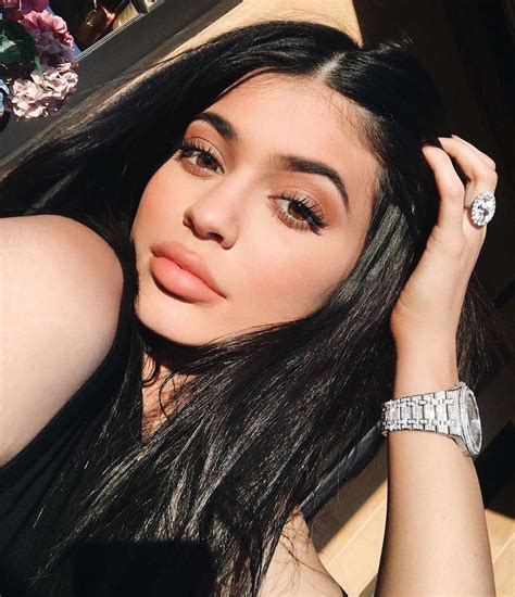 Kylie Jenner Shows Off Her Freckles In A No Makeup Selfie Instyle