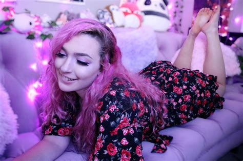 🗡💖🌙roseasmr🌙💖🔪 On Twitter Starting Off Mays Photosets In This Red