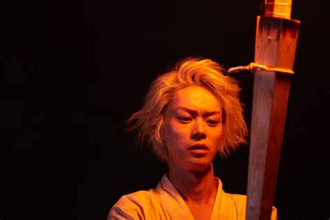 Последние твиты от 菅田将暉 (@sudaofficial). 『溺れるナイフ』菅田将暉、松明片手に華麗な舞い披露 ...