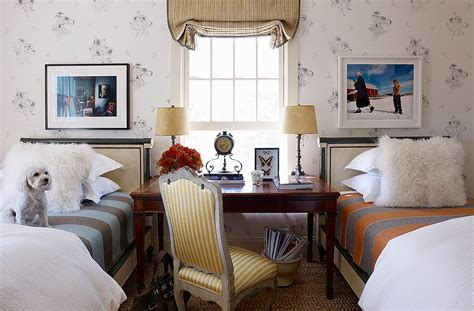 The guest room is just used for the contemporary stay which means it will be such a waste if you provide too many things inside. Ideas for a Chic, Multipurpose Guest Bedroom