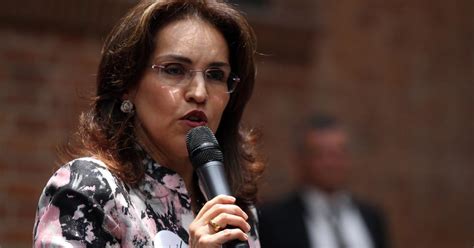 La senadora y codirectora del partido liberal, viviane morales presentó su renuncia irrevocable a la dirección de la colectividad a través de una misiva, enviada a horacio serpa. Viviane Morales renuncia a su candidatura presidencial ...