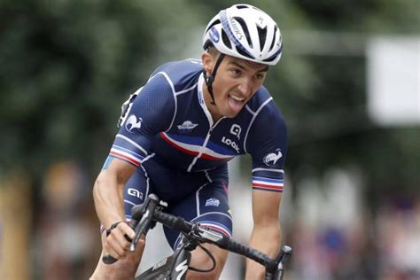 Julian alaphilippe won stage two of the tour de france in a sprint finish to claim the yellow jersey in nice. Julian Alaphilippe «y a cru» - L'Équipe