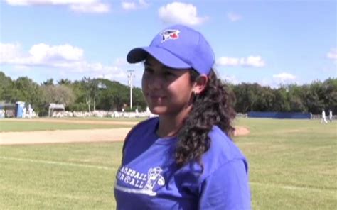 Debuta Primera Mujer En El Béisbol Profesional De México Cbs News