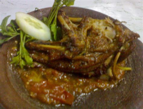 Pisang goreng manado biasa dimakan dengan cocolan sambal ikan roa. Pisang Goreng Sambal Terasi / Namun sambal ini menggunakan ...