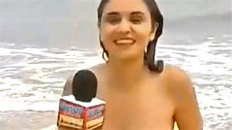 Hilarious Moment Tv Presenter Left Red Faced After Losing Her Bikini Top During Live Broadcast