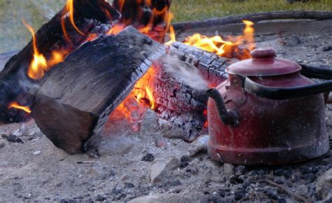 Maybe you would like to learn more about one of these? Consumos del Ayer: El fogón, cocina criolla por excelencia