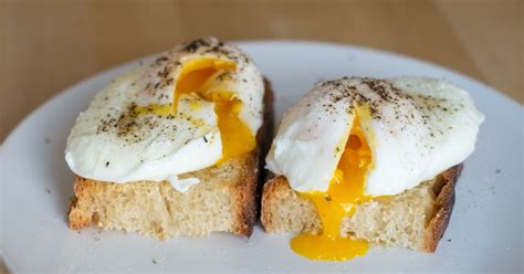 Steps To Perfectly Poached Eggs Cook It