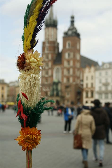 There Is A Colorful Feather Decoration On The Pole