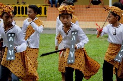 Tarian Perang Dari Maluku Sarana Pendidikan Menuju Indonesia Gemilang