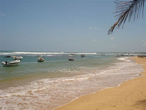 Hikkaduwa Beach ~ Tourist Guide For Sri Lanka