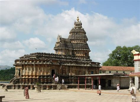 Top 12 Famous Temples To Visit In Karnataka 2024