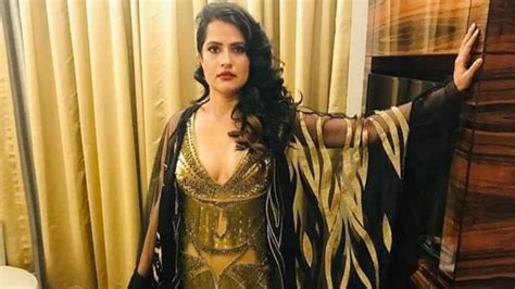 Its A Shame Sona Mohapatra Says This To Bollywood Stars Who Do Not Know Hindi