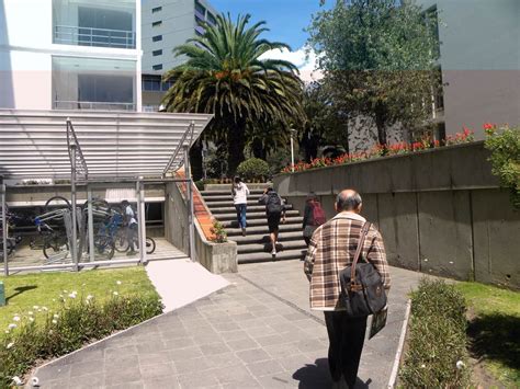 And in the list of the best international institutions, it is in 811 place. Visita a la Pontificia Universidad Católica del Ecuador