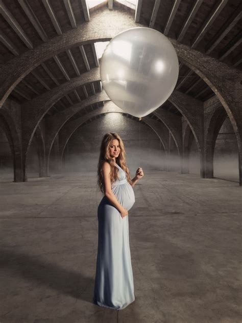Pregnant Shakira Shows Baby Bump Looks Beautiful In New Photos With