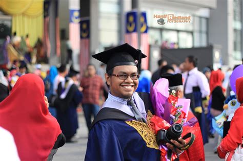 Bahagian pengurusan rekod pelajar dan konvokesyen adalah pusat utama yang sebarang pertanyaan atau masalah berkaitan yuran konvokesyen, sila hubungi unit kewangan zon 16, pejabat bendahari, uitm shah alam telefon 03. Hanif Redland: Konvokesyen ke-78 UiTM Shah Alam (AP220)