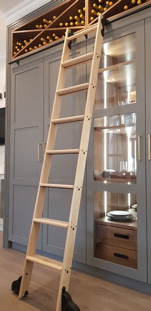 Our Rolling And Hook Over Ladders Clásico Cocina Londres De The