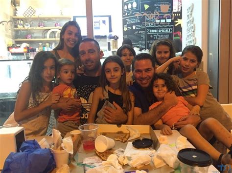 אחרי הפלסטיק, נלחמים למחזר גם את האלומיניום. עידו חגג ואשתו - Kattoni