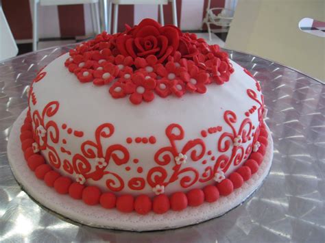 Entdecke rezepte, einrichtungsideen, stilinterpretationen und andere ideen zum ausprobieren. .: Kek Hantaran Fondant Tema merah Putih