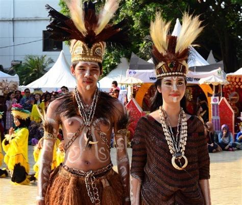 Baju Pakaian Adat Papua Kartun Pakaian Adat Papua Yang Unik Dan Cara