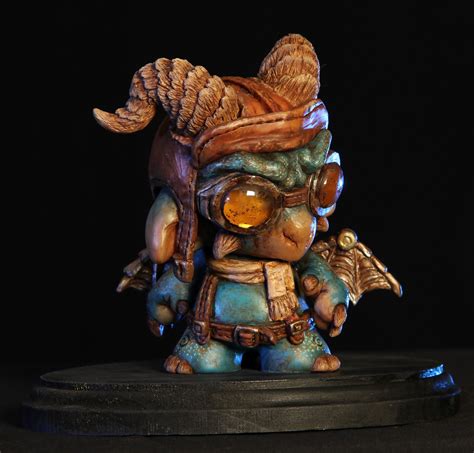 Кошерный бельгийский мастер стимпанк скульптуры. Cassia Harries: Puff the Steampunk Dragon