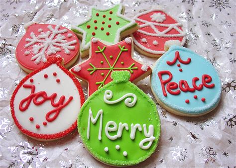 What colors to use for the confectioners sugar icing? FAB:6FONGOS-By SwEeT FoNgOs: Beautiful Christmas Cookie Designs
