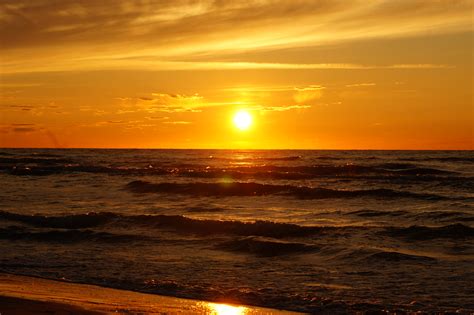 Zachód Słońca Na Plaży W Dębkach Zamek Krokowa