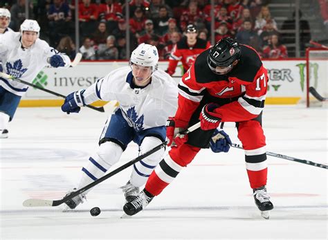 Toronto maple leafs forward wayne simmonds is expected to be sidelined six weeks with a broken wrist, head coach sheldon keefe announced before monday evening's series finale against the. Toronto Maple Leafs Sign Wayne Simmonds To One-Year Deal