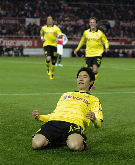 Catch the latest borussia dortmund and sevilla fc news and find up to date football standings, results, top scorers and previous winners. Shinji Kagawa in Sevilla v Borussia Dortmund - UEFA Europa League - Zimbio