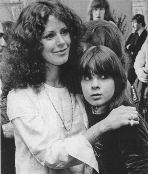 Jede*r musiker*in würde gerne einen song schreiben, der für die unendlichkeit gemacht ist. Frida and daughter Lisalotte | Abba