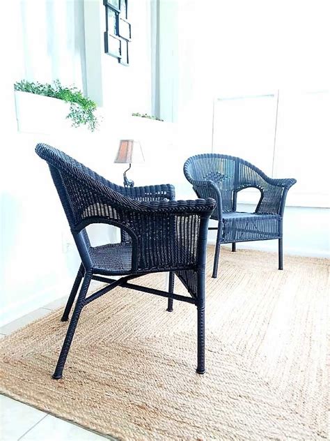 How to Spray Paint Resin Wicker Chairs, if you dare!! | Stow&TellU