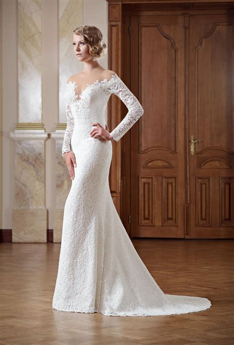 Inhalt  das perfekte brautkleid für das standesamt finden brautkleider für das standesamt in allen umständen das typische weiße, lange sommerkleid mit schönen trägern und zartem stoff sieht auch auf. Schmales Brautkleid schulterfrei mit langen Ärmeln ...