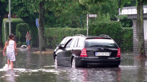 Nach starken regenfllen standen in mnchengladbach am samstagnachmittag mehrere straen. Nach dem Unwetter über Mönchengladbach und Korschenbroich ...