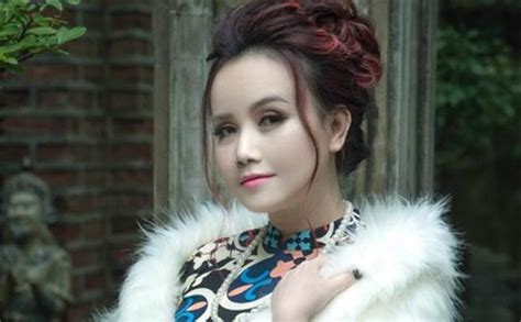 Cô được biết đến qua các bộ phim nổi bật như những thiên thần áo trắng, gia đình số đỏ, hoa nắng, cô nàng nặng cân, quả tim máu. Diễn viên Hoàng Yến: 'Tôi không có lỗi khi trải qua 4 đời ...