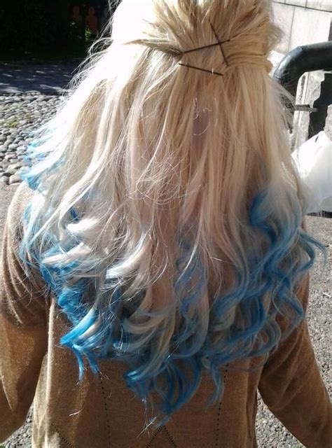 Blue Hair Dying Styles Blonde With Blue Dip Dye Hair
