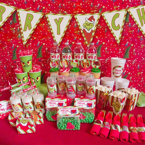 Deck out your space in all white and ask guests to come dressed to match. Grinch Christmas party ideas | Chica and Jo