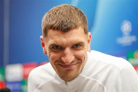 Popular premier league bundesliga serie a la liga ligue 1 eredivisie süper lig premier league primeira liga premiership first division a uefa champions league uefa europa league wc. Saisonabbruch in Frankreichs Ligue 1 - Meunier mit PSG ...