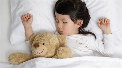 5 Cara Mudah Membiasakan Anak Tidur Sendiri Berkeluarga