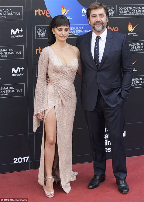 Penelope Cruz 43 Cosies Up To Husband Javier Bardem Daily Mail Online