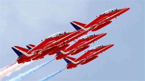 Uks Iconic Red Arrows Jets Set To Retire In 2030 May Get A New Lease