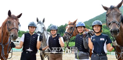 한국출판문화산업진흥원은 최근 총류, 철학·심리학·윤리학, 종교, 사회과학, 순수과학, 기술과학, 예술, 언어, 문학, 역사·지리·관광 등 교양부문 10개 분야에서 '2021년 상하반기 세종도서 교양부문. 스포츠서울 - 2014인천말(馬) 잘 탄 여자 근대 5종, 인천에서 일 냈다