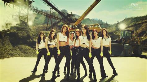 You're staring at me as if it's love at first sight but i can't accept you easily my heart changes quickly without rest you'll be so anxious. Download MV Girls' Generation - Catch Me if You Can ...